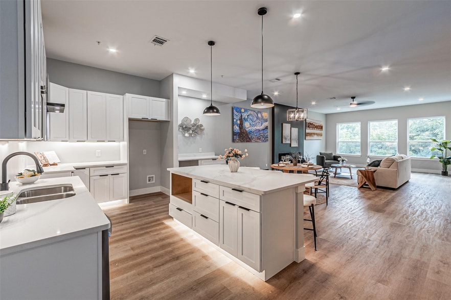 More Photos Of 2376 Longhorn St, Dallas Apartments For Sale