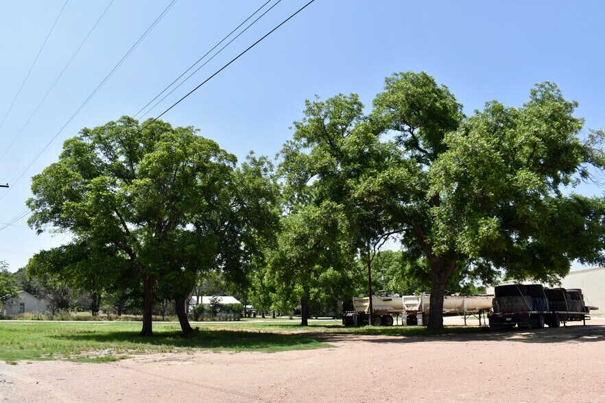 More Photos Of 1009 2nd st, Brady Industrial For Sale