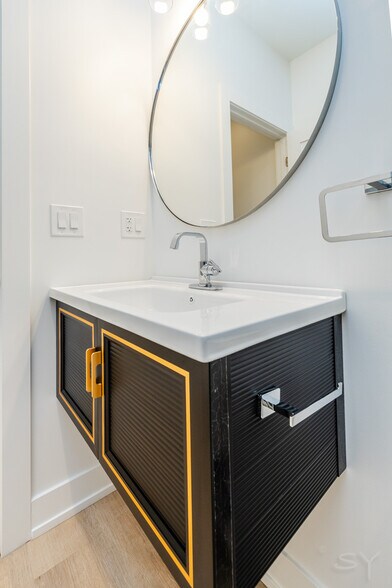 More Photos Of 6050 Eberhart ave, Chicago Apartments For Sale