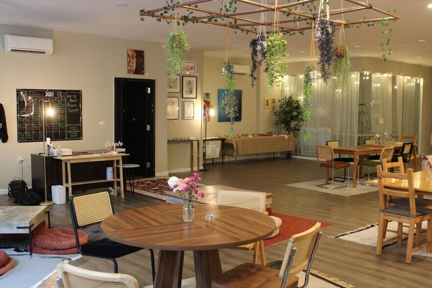 More Photos Of 66 Willoughby St, Brooklyn Storefront Retail Residential For Lease