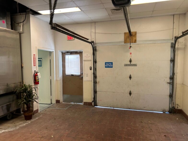 More Photos Of 174 NW 9th ave, Mulberry Distribution For Sale