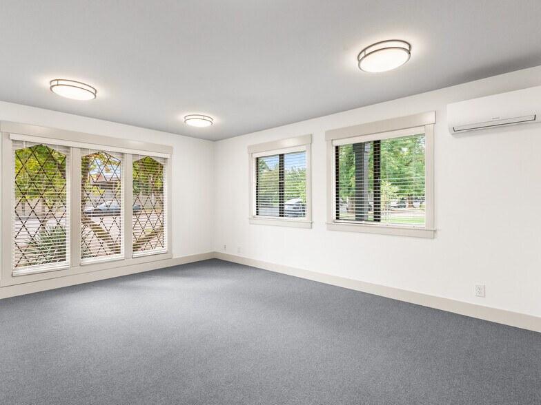 More Photos Of 310 NW 3rd Ave, Canby Office For Lease