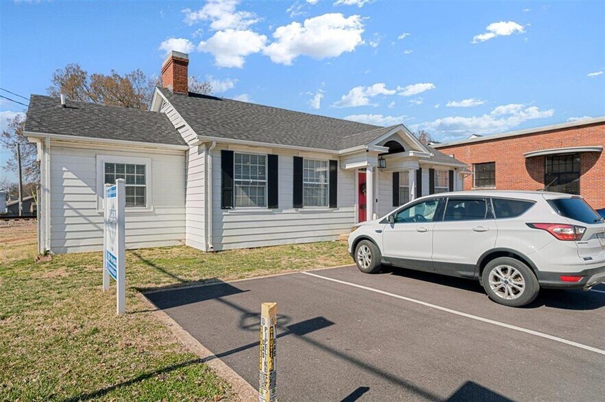 More Photos Of 1349 Adams St, Bowling Green Distribution For Sale