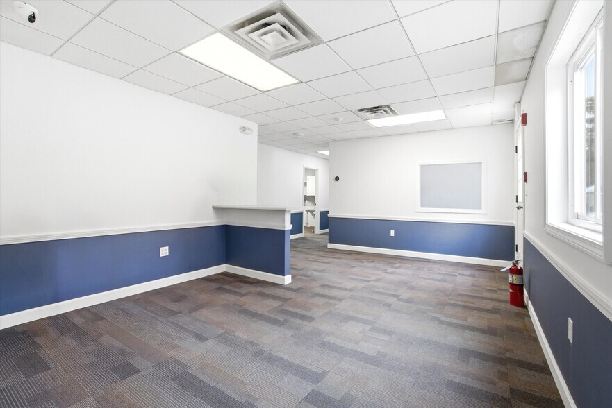 More Photos Of 8 Chestnut Dr, Bedford Office For Sale