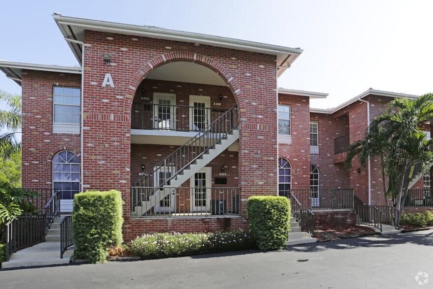 More Photos Of 501 Goodlette Rd, Naples Office For Lease