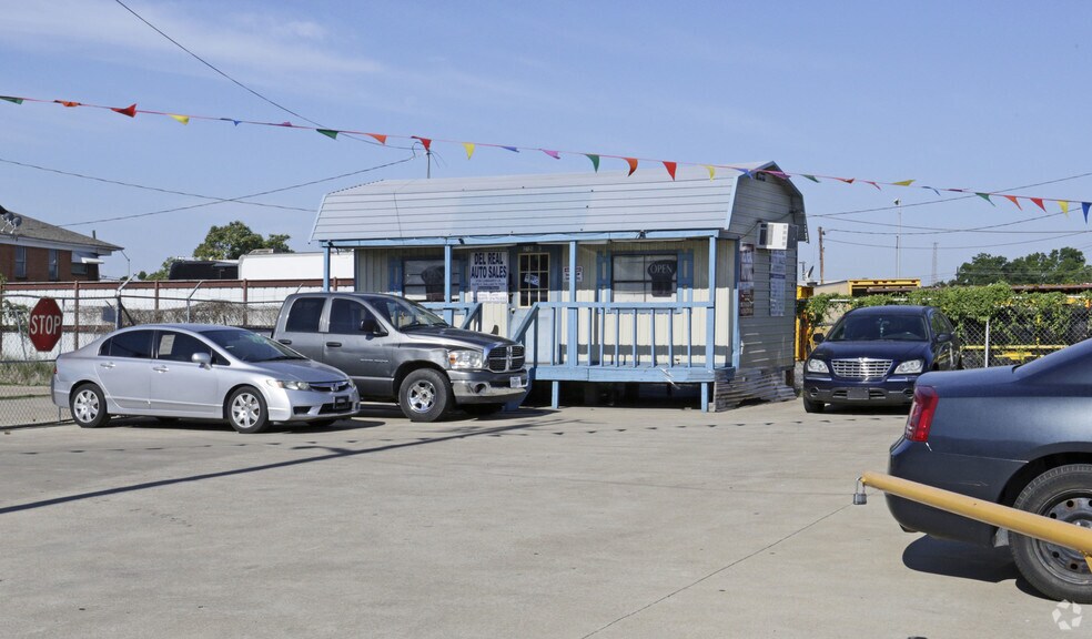 More Photos Of 2726 Lombardy Ln, Dallas Warehouse For Sale