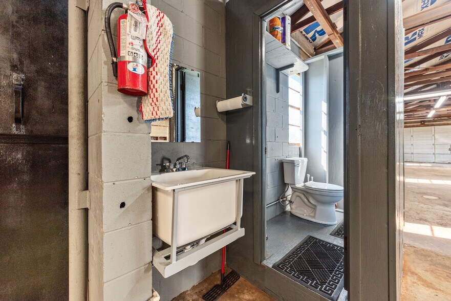 More Photos Of 5044 Edward St, Jacksonville Service For Sale