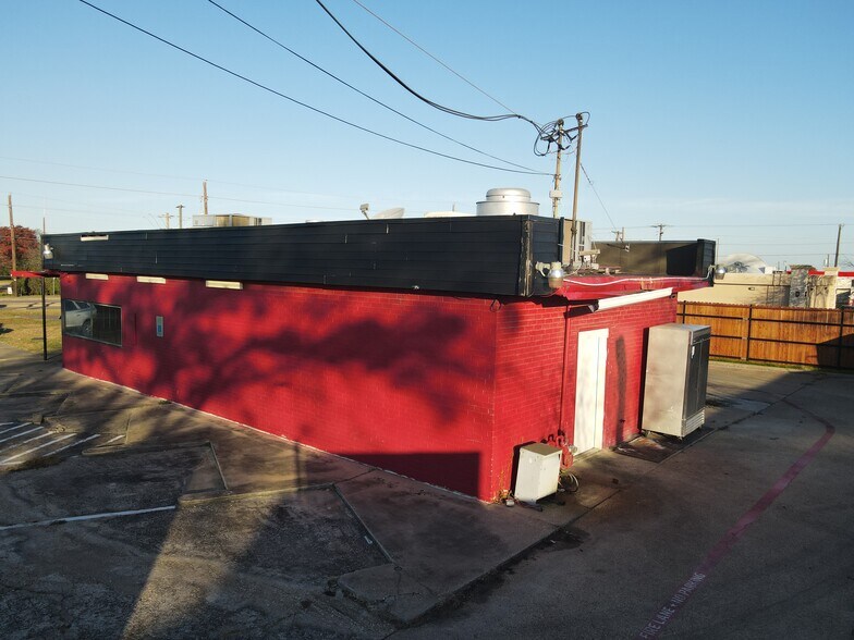 More Photos Of 122 S Hampton Rd, DeSoto Freestanding For Sale