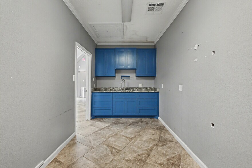 More Photos Of 1227 S College Ave, Bryan Office For Sale