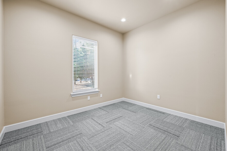 More Photos Of 206 Slide Rd, Lubbock Office For Lease