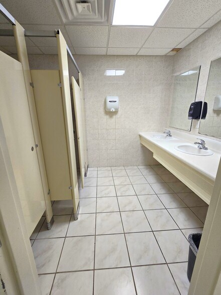 More Photos Of 31-19 Newtown Ave, Astoria Medical For Lease