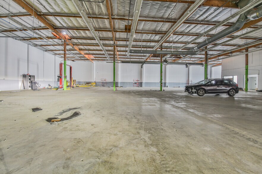 More Photos Of 9130 Glenoaks Blvd, Sun Valley Manufacturing For Lease
