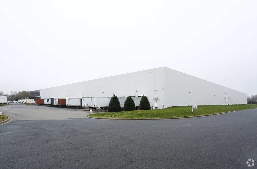 More Photos Of 351-355 Crestmont Dr, Fort Mill Warehouse For Lease