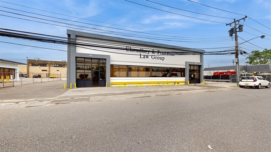 More Photos Of 26-32 Bond St, Westbury Loft Creative Space For Lease