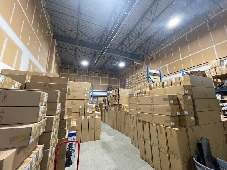 More Photos Of 9466 189th St, Surrey Showroom For Sale