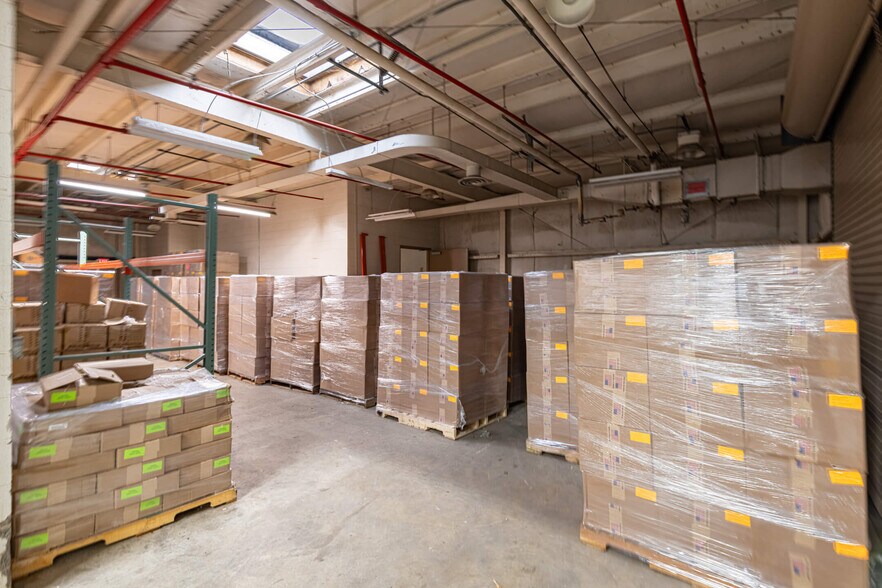 More Photos Of 3020 E River Rd, Moraine Warehouse For Lease