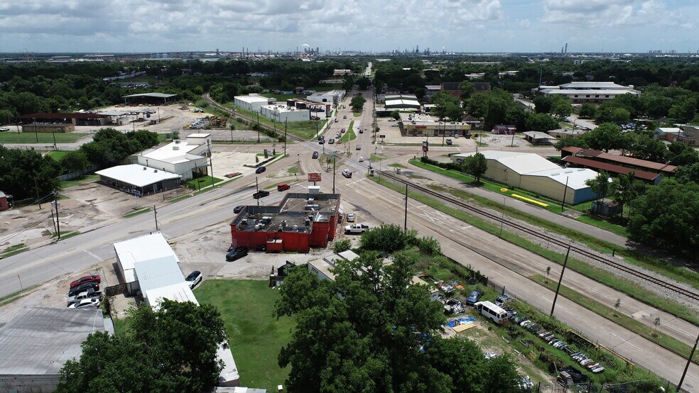 More Photos Of 7156 Lawndale St, Houston Freestanding For Sale