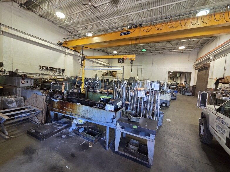 More Photos Of 21391 Carlo Dr, Clinton Township Warehouse For Sale