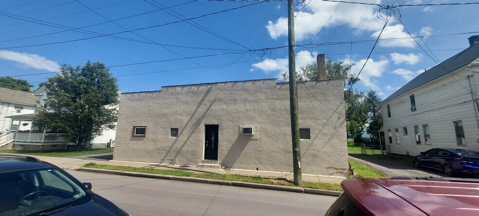 More Photos Of 66-68 Plymouth St, Edwardsville Flex For Sale