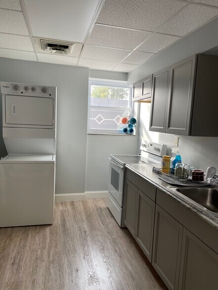 More Photos Of 9712 Belair Rd, Nottingham Medical For Lease