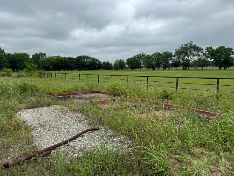 More Photos Of 3552 S State Highway 19, Emory Warehouse For Sale
