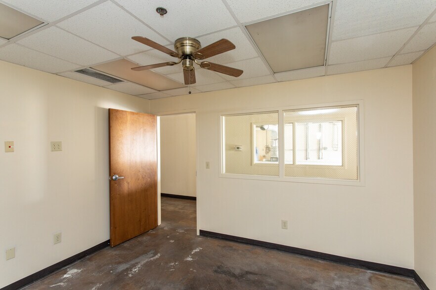 More Photos Of 2200 5th St, Wichita Falls Warehouse For Lease