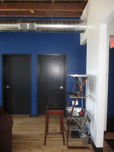 More Photos Of 221-223 E State St, Rockford Storefront Retail Residential For Lease