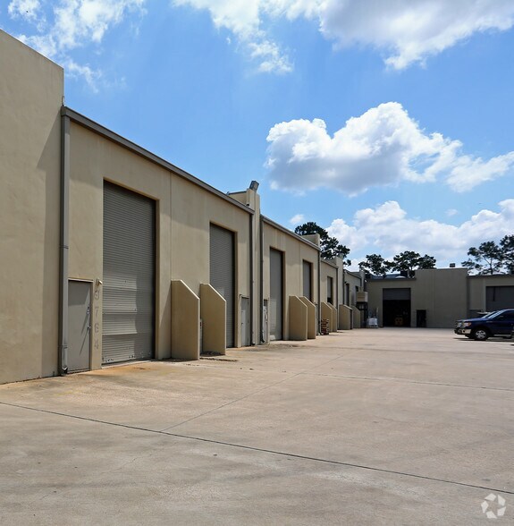 More Photos Of 9760 Whithorn Dr, Houston Industrial For Lease