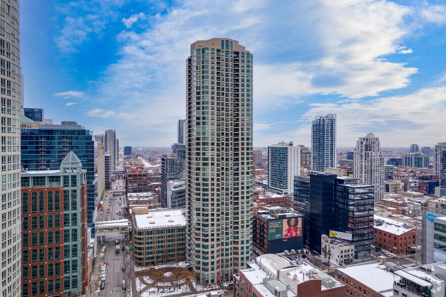 More Photos Of 400 N LaSalle St, Chicago Apartments For Lease