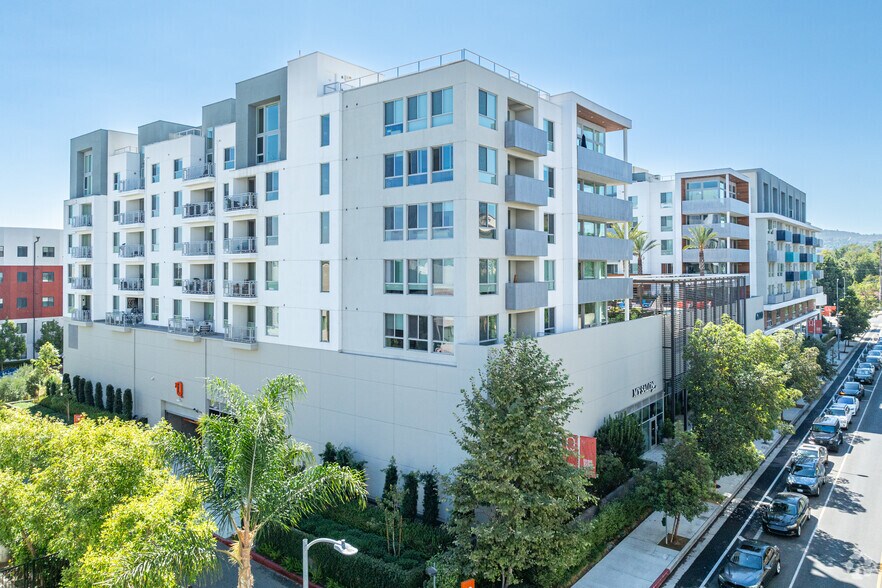 More Photos Of 6200 Variel Ave, Woodland Hills Apartments For Lease