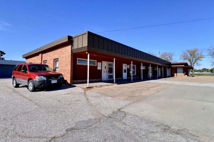 More Photos Of 1725-1735 E Military Ave, Fremont Office For Lease