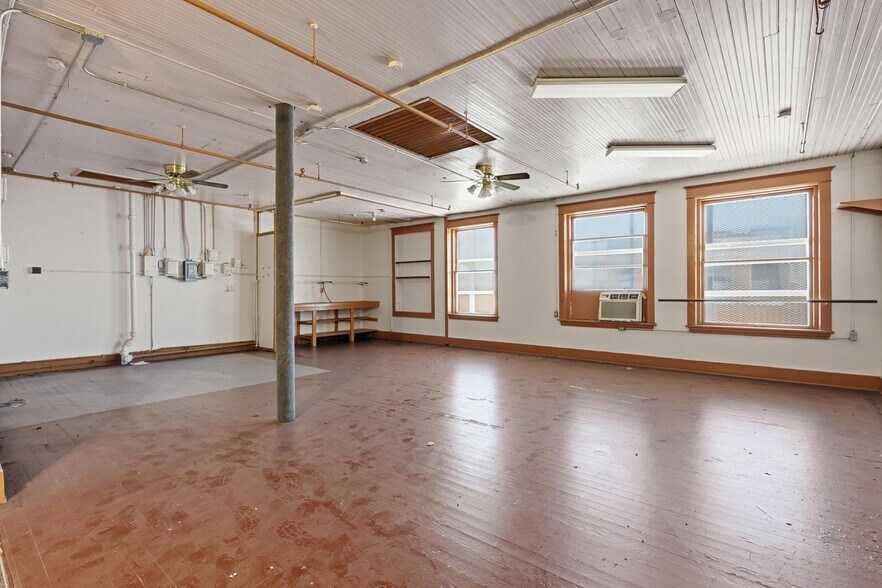 More Photos Of 117 E 4th St, Joplin Office For Sale