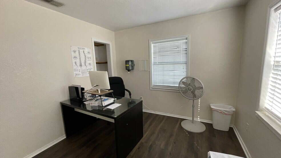 More Photos Of 1803 Salem Rd, Lakeland Medical For Sale