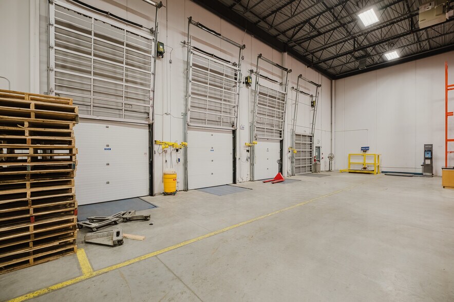 More Photos Of 2830 Plymouth Dr, Oakville Industrial For Sale