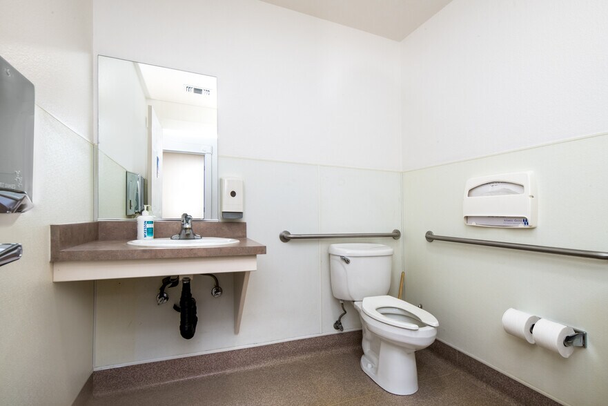 More Photos Of 140 Litton Dr, Grass Valley Medical For Lease