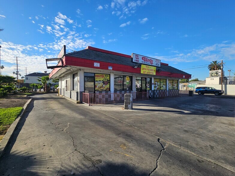 Primary Photo Of 500 W Manchester Ave, Los Angeles Fast Food For Sale