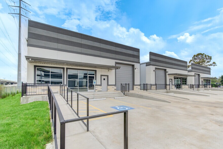 More Photos Of Eddie Dr, Humble Unknown For Lease