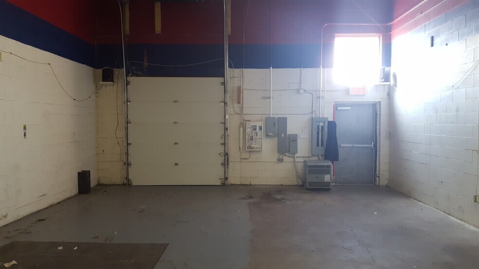More Photos Of 644-824 Boul Du Curé-Boivin, Boisbriand Warehouse For Lease