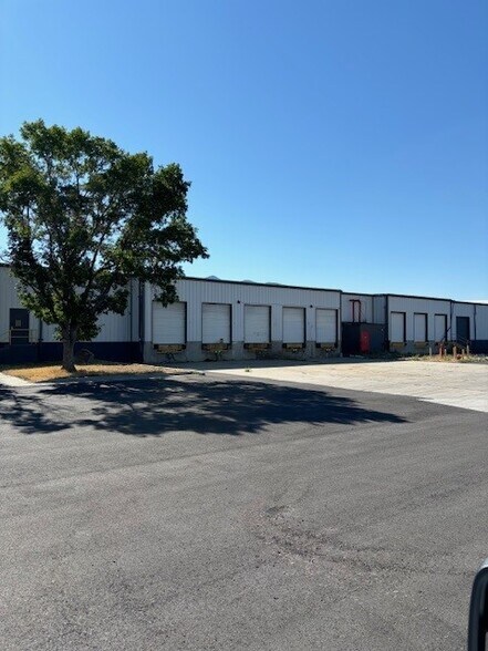 More Photos Of 225 S Lodestone Way, Tooele Warehouse For Lease
