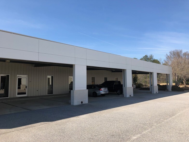 More Photos Of 129 Kensington Dr, Spartanburg Airplane Hangar For Lease