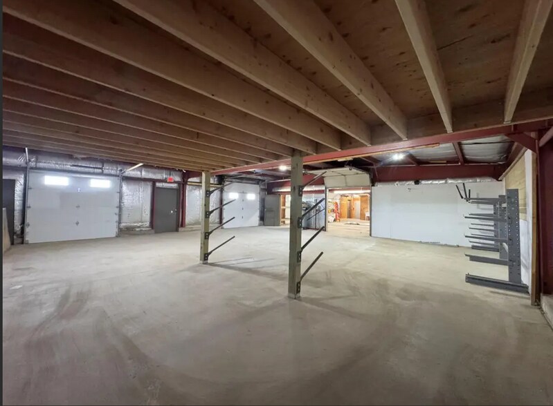 More Photos Of 633 1st Ave, Monroe Showroom For Lease