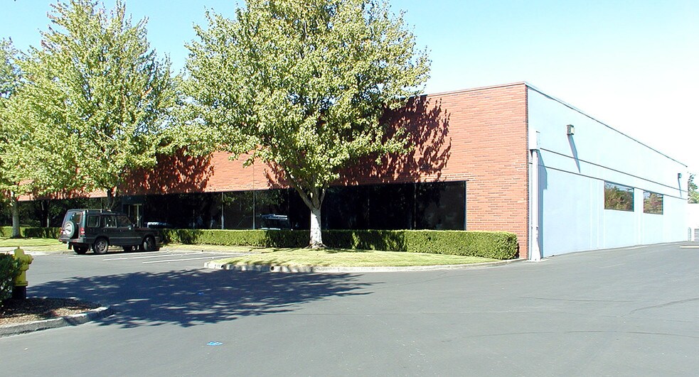 More Photos Of 9200 SW Nimbus Ave, Beaverton Flex For Lease