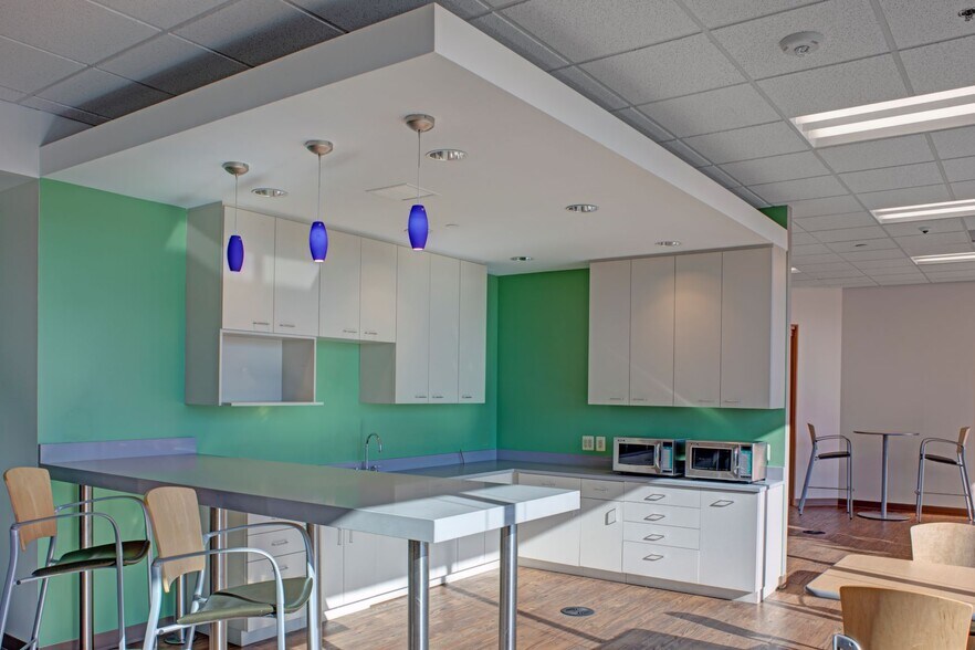 More Photos Of 6518 Meadowridge Rd, Elkridge Unknown For Lease