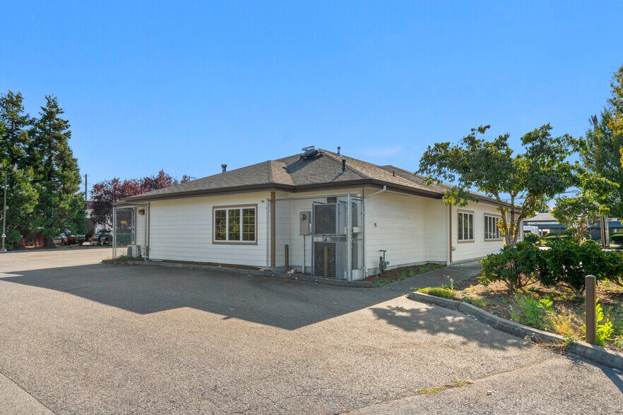 More Photos Of 3506 168th St NE, Arlington Bank For Sale