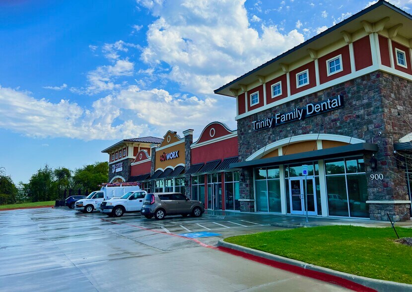More Photos Of 900 N Industrial Blvd, Euless Storefront Retail Office For Lease