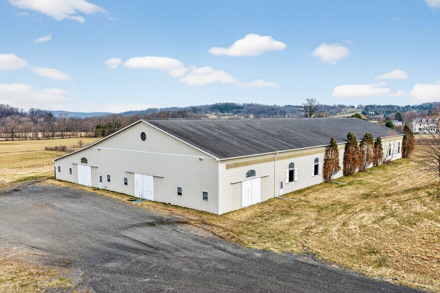 More Photos Of 2121 Church View Rd, Coopersburg Horse Stables For Sale