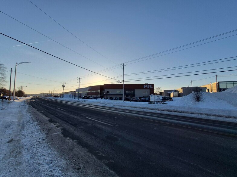 More Photos Of 8900 Boul Guillaume-Couture, Lévis Industrial For Sale