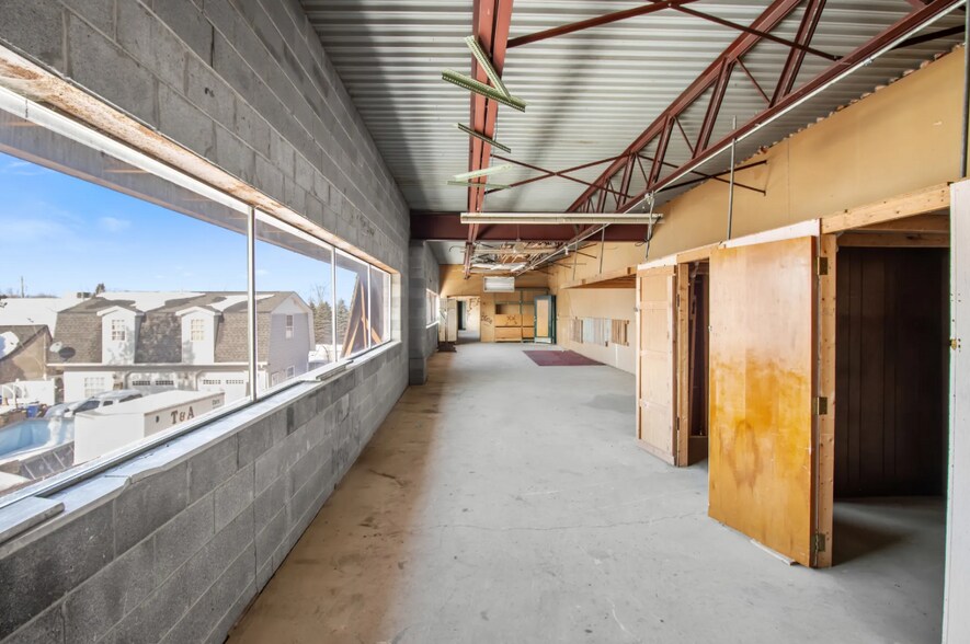 More Photos Of 6014-6015 E 10 Mile Rd, Warren Specialty For Sale