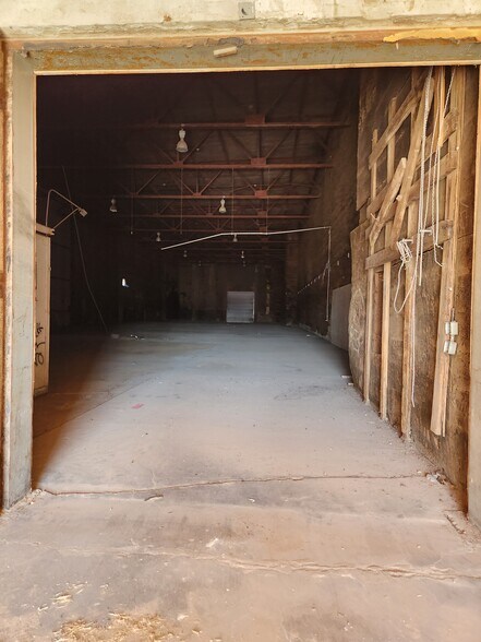 More Photos Of 360 W Commercial Ave, El Centro Warehouse For Lease