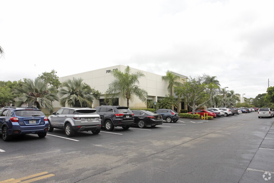 More Photos Of 700-710 S Military Trl, Deerfield Beach Warehouse For Lease